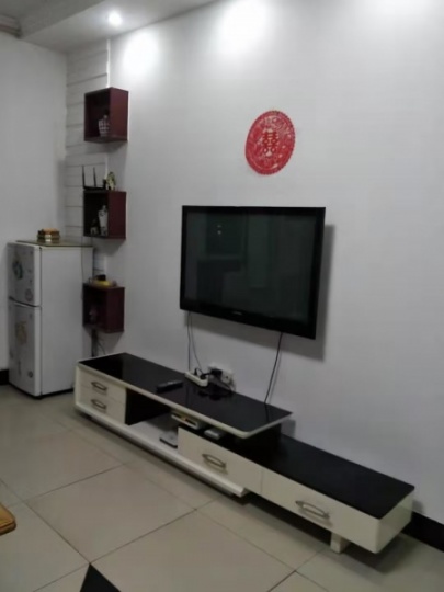 桂鶴小區(qū)三室一廳一衛(wèi)一廚,家具齊全，拎包入住