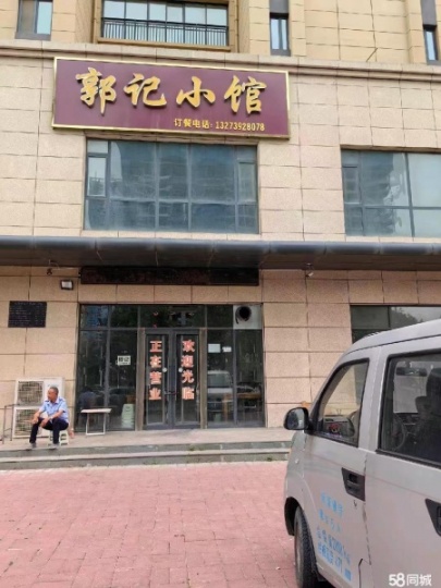 地理位置優(yōu)越，人流量大，有固定客源，本人家里有事，現(xiàn)在忍痛轉(zhuǎn)讓，無轉(zhuǎn)讓費